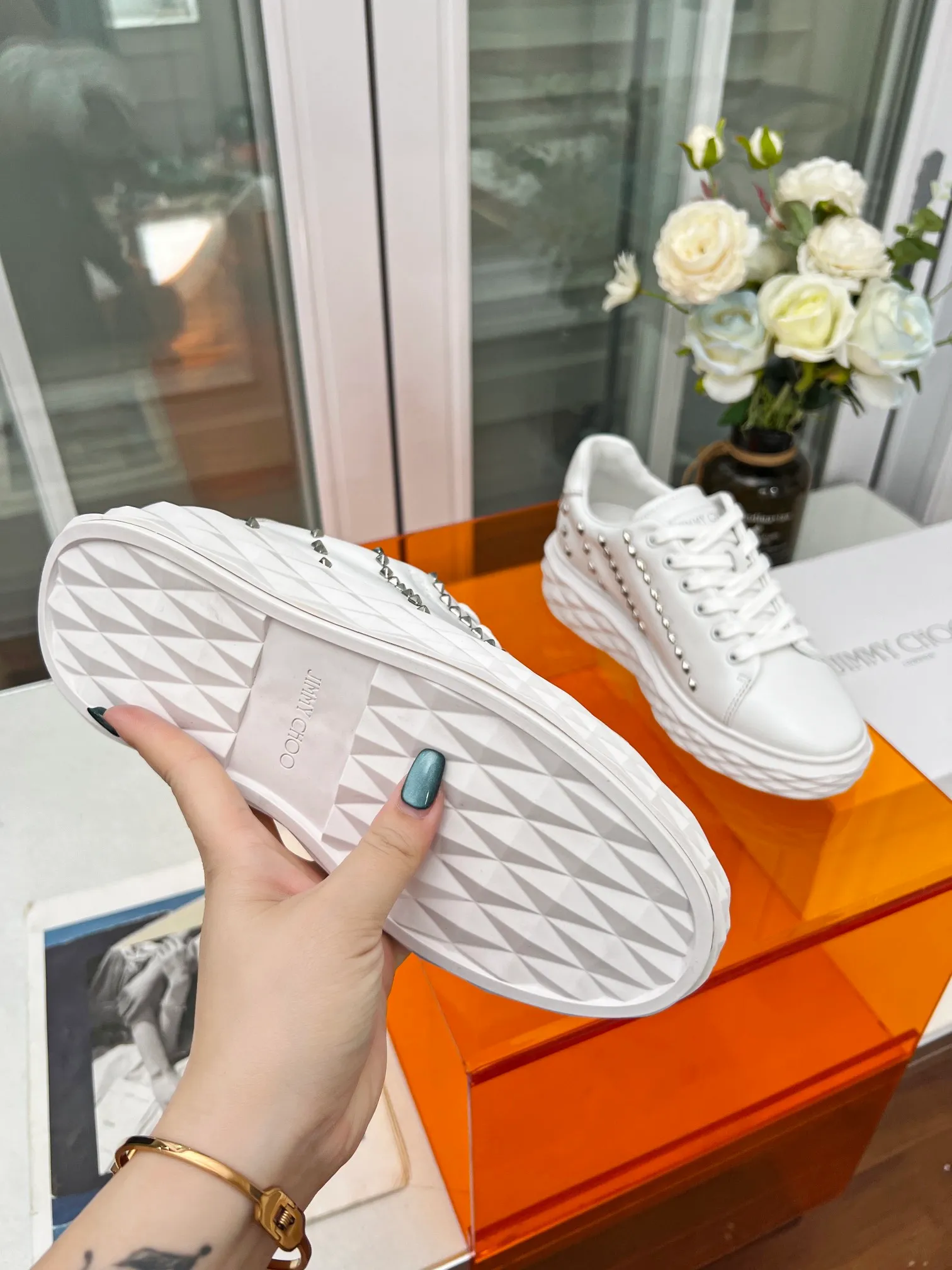 👟👟Ex-factory price 640👟👟 (rivet) Jimmy choo Jimmy Choo 2024 spring and summer Jc new Diamond A new series of sports shoes🔥The uppers are made of original imported cowhide with rivet embellishments🎵The soles are made of brand elements to prevent diamond multi-faceted cutting and have a full three-dimensional feel💥The gradually thinner and thicker soles are designed to make the shoes more comfortable on the feet without the slightest sense of oppression🌹A Diamond sneaker that is fashionable, comfortable, versatile and luxurious is worth owning🧚‍♀️ Fabric: Original imported top layer 🐂cowhide Inner lining: imported 🐑 sheepskin Foot: original injection molded 🐑 sheepskin Outsole: original glass glue combination bottom Size: 34-41 (custom-made size 34.41 is non-refundable)